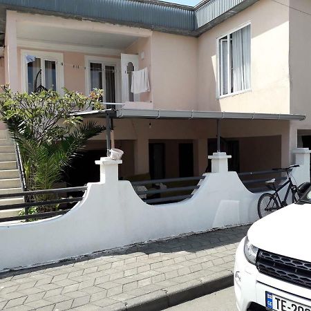 Zaza Guest House Kobuleti Bagian luar foto