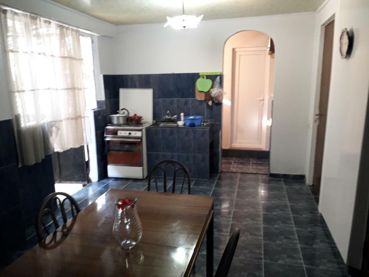 Zaza Guest House Kobuleti Bagian luar foto