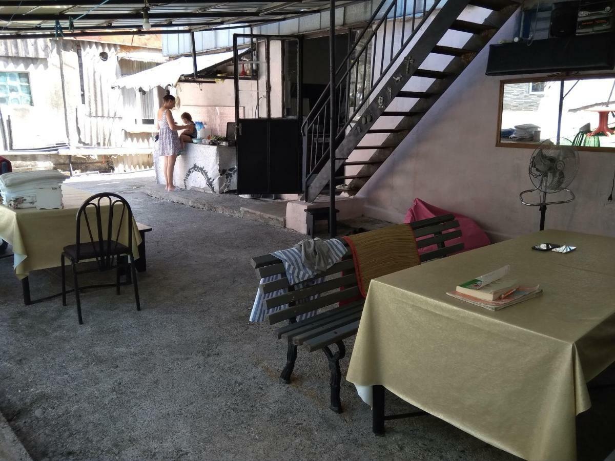 Zaza Guest House Kobuleti Bagian luar foto